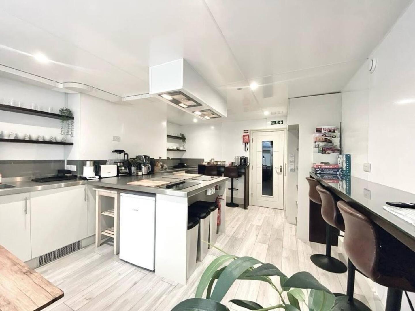 Apt 11 Seaside Serenity Chic Studio Steps To Beach برايتون المظهر الخارجي الصورة
