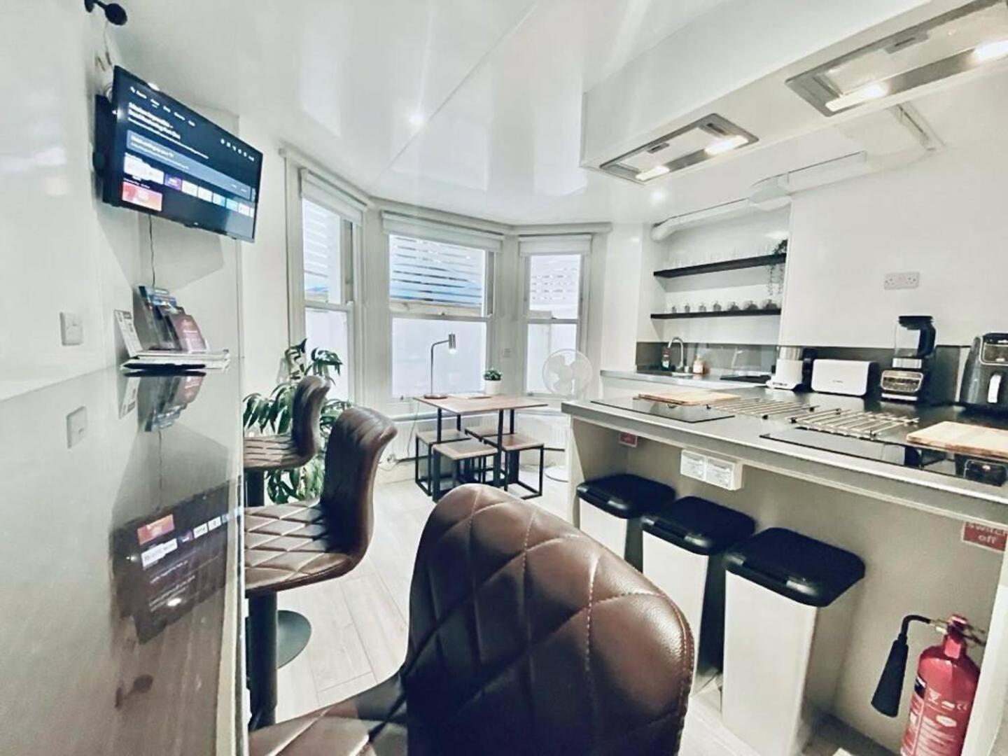 Apt 11 Seaside Serenity Chic Studio Steps To Beach برايتون المظهر الخارجي الصورة